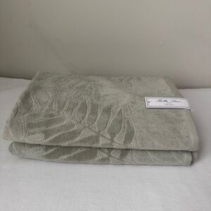 Set of 2 Bella Lux Fine Luxury Cotton Bath Towels Sage Leaf Pattern NEW